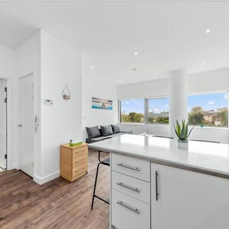 Airy 2Br Flat Delta London Dp332 Apartment Croydon Bagian luar foto
