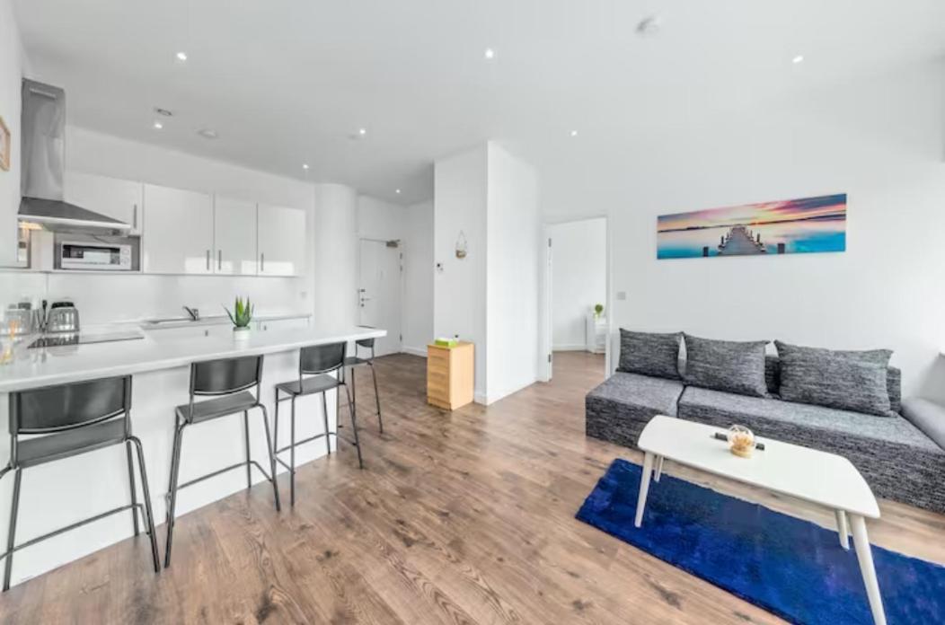 Airy 2Br Flat Delta London Dp332 Apartment Croydon Bagian luar foto